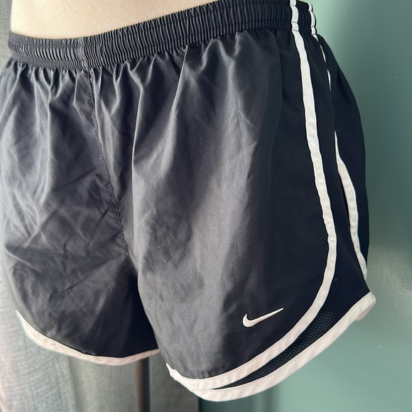Nike Dri Fit shorts size medium black - Picture 2 of 4
